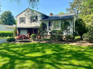 107 Stella Ct, Paramus, NJ 07652