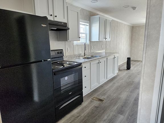 4th image of 1029 Candace Ln
