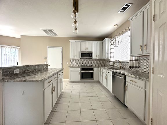 5th image of 4404 Palmdale Dr