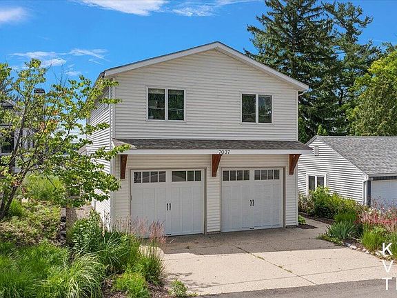 2nd image of 7007 Goldenrod Ave NE