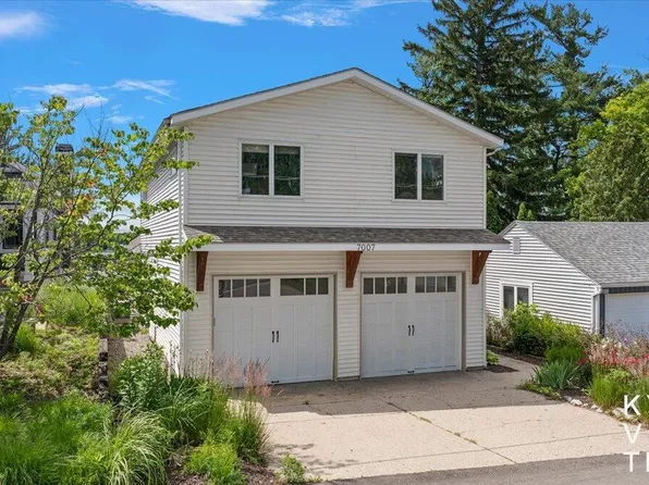 7007 Goldenrod Ave NE, Rockford, MI 49341