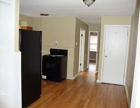 3rd image of 4233 Bingham Ave
