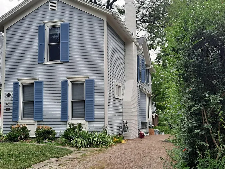 65 College St — Photo 1
