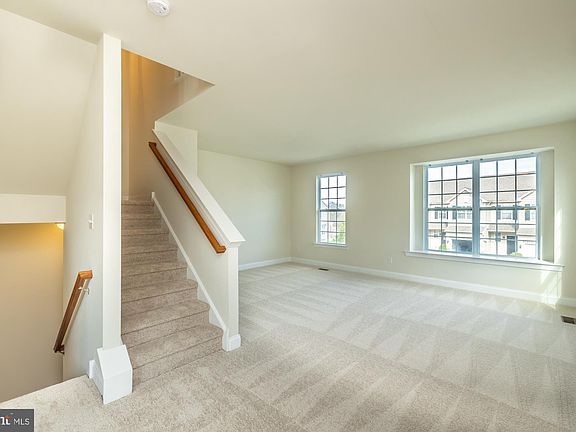 5th image of 225 Kennedy Dr