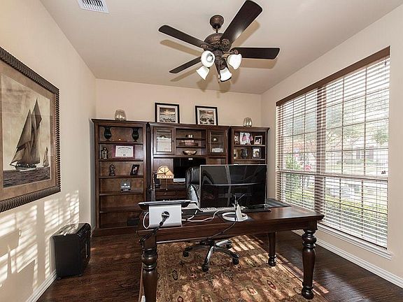 4th image of 1604 Landon Ln