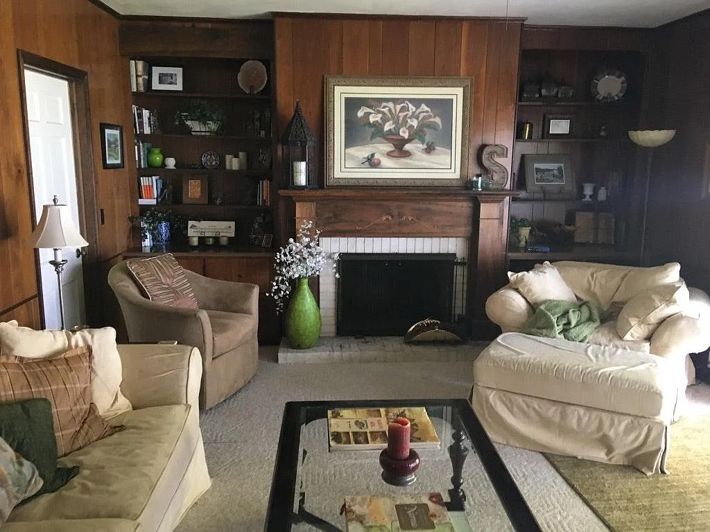 Living Room - 402 Anderson Dr