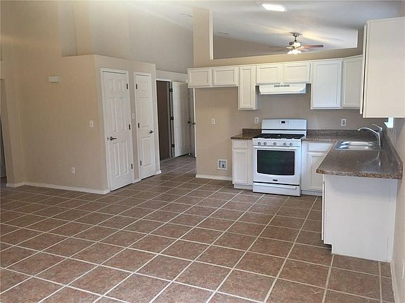 4th image of 3054 Oak Crest Cir