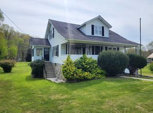 518 Coal River Rd, Glen Daniel, WV 25844