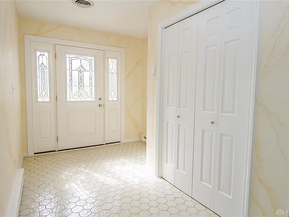 4th image of 1402 Oaktree Dr