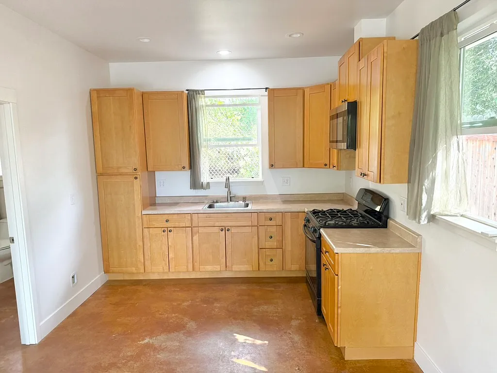Studio, $1,950 — Photo 1