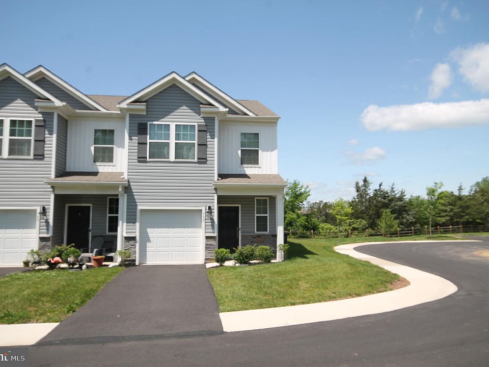 962 Still Waters Ln, Pennsburg, PA 18073 Zillow