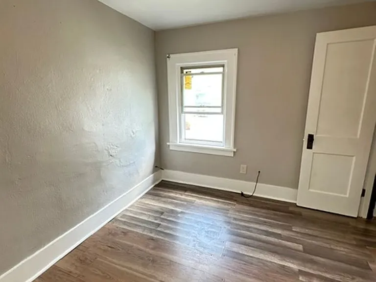 1007 Brownell Ave — Photo 8