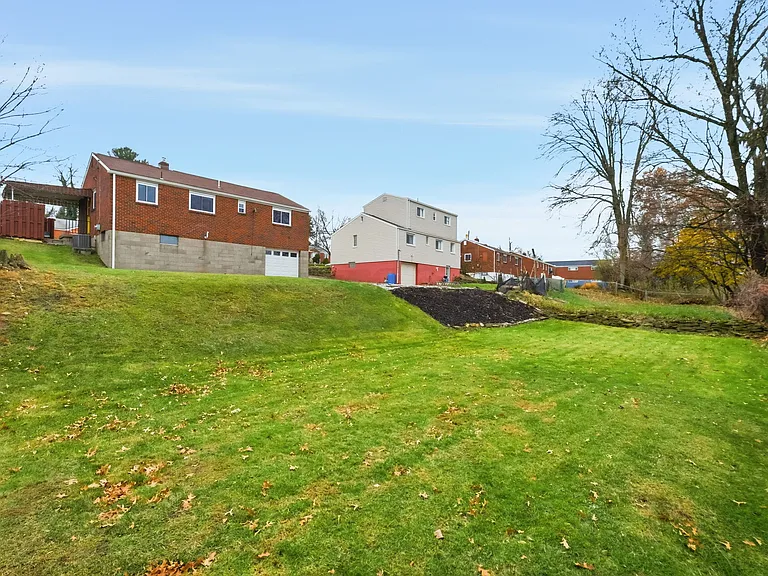 215 McMasters Dr — Photo 29