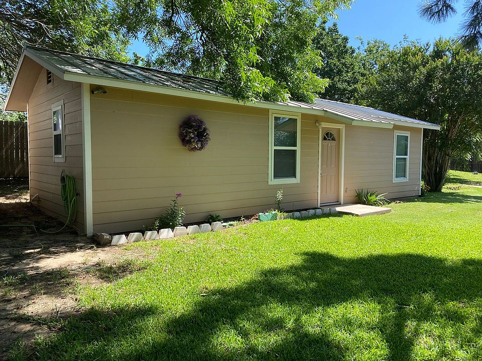 1st image of 412B N Brazos Ln
