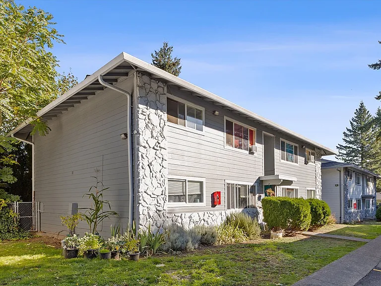 Green Tree Apartments — Photo 23