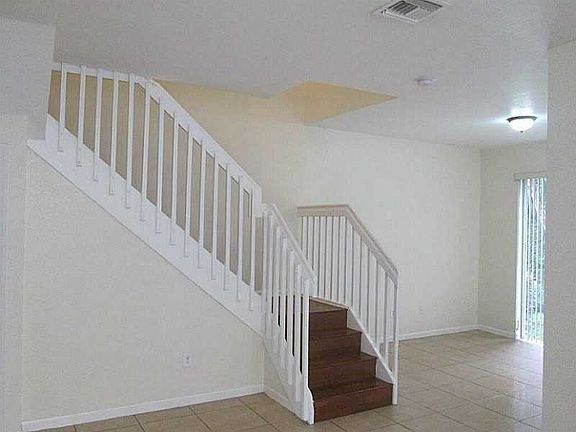 4th image of 1051 NE 30th Ave #0