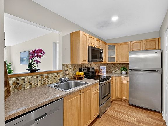 3rd image of 269 Cambridge Rd APT 608