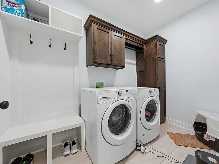 637 Boston Park Dr — Photo 2