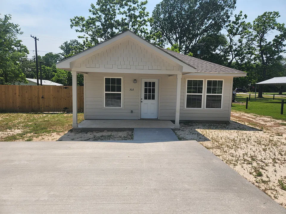 302 White Oak St