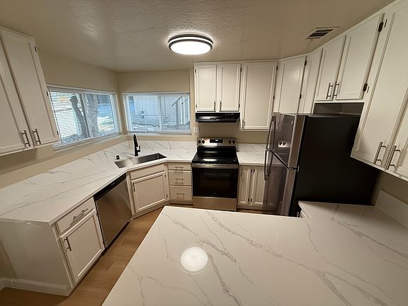 5th image of 1010 Figueroa St #2