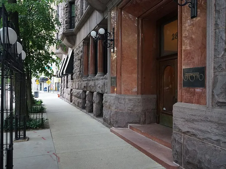 2800 N Pine Grove Ave #8I — Photo 26