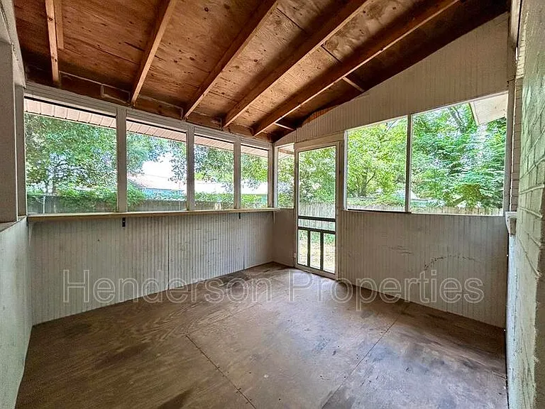 2549 Pinckney Ave — Photo 11