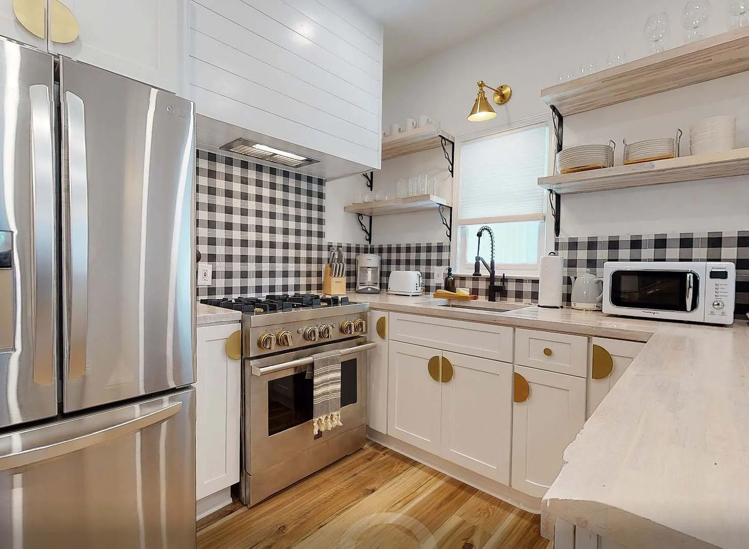 2 bed, 1.5 bath, 1250 sqft, $3,700 — Photo 4
