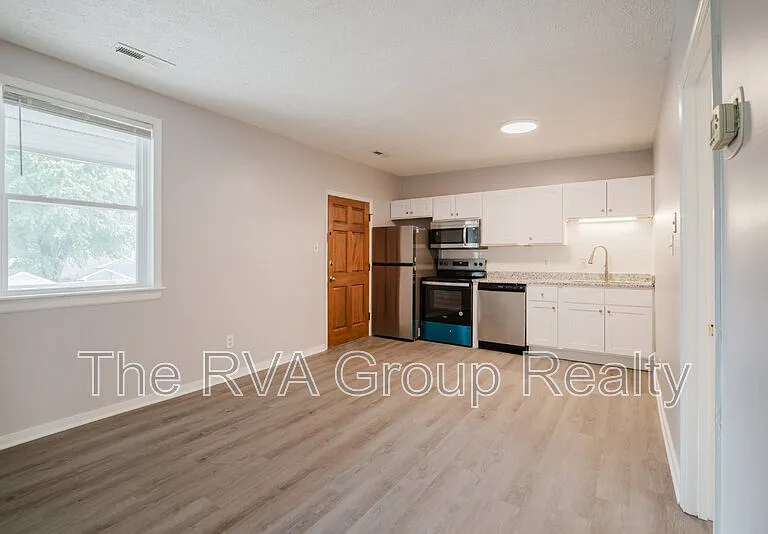 3807 Woodlawn St #8 — Photo 7