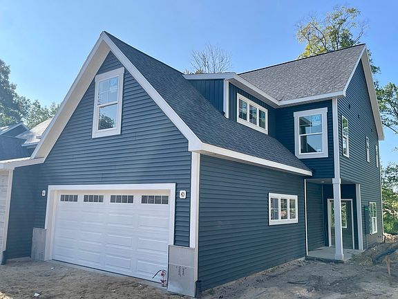 2nd image of 1195 Fairbourne Dr