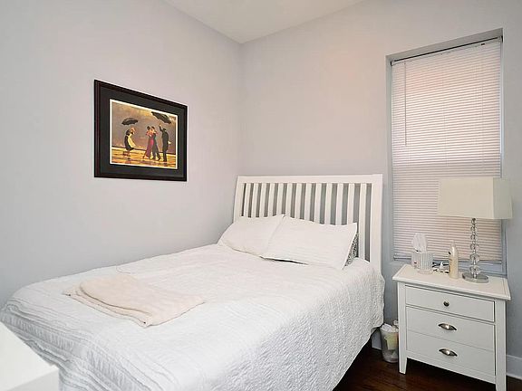 5th image of 1540 N Leavitt St APT 2F
