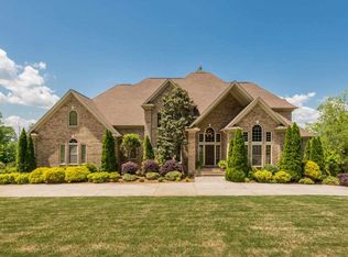 520 Fairfax Dr, Guntersville, AL 35976