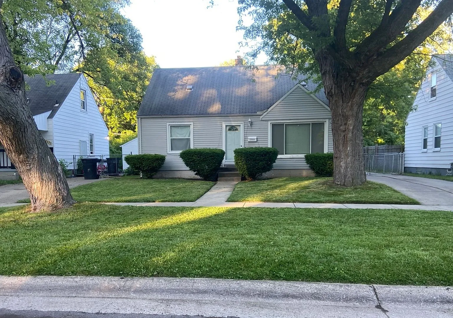 Charming & Move-In Ready 3-Bedroom Bungalow in Detroit — Photo 1