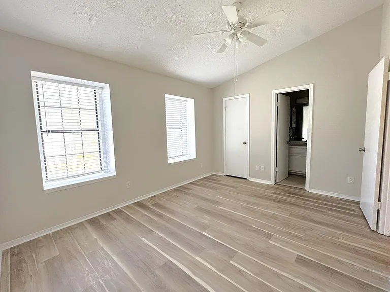 5900 Grelot Rd #504 — Photo 22