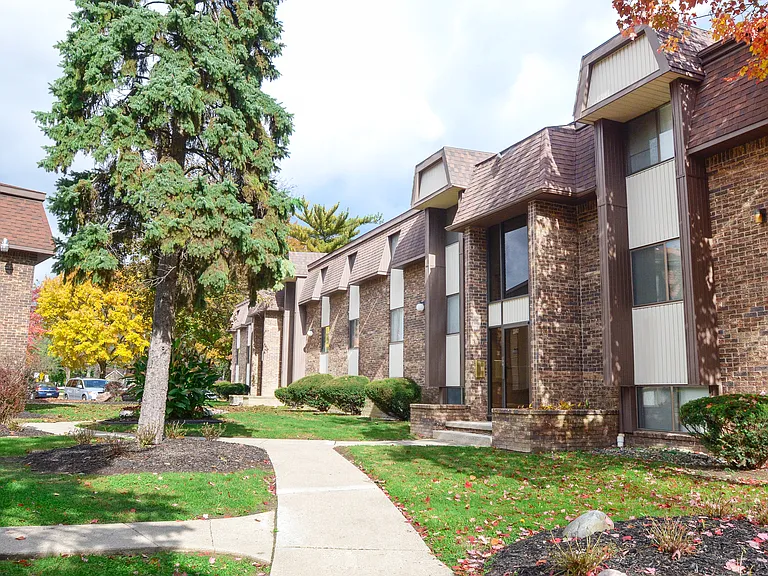 Cambridge Woods Apartments — Photo 34