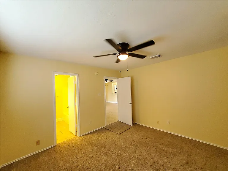1413 Bridle Path — Photo 12