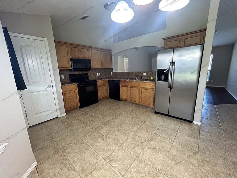 304 Bordeaux Cir — Photo 6