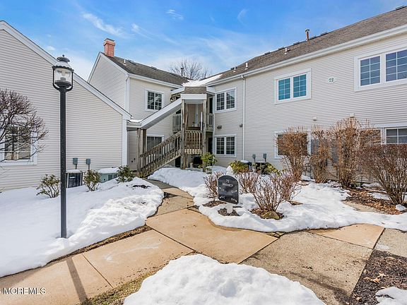 3rd image of 72 Winthrop Road #72I