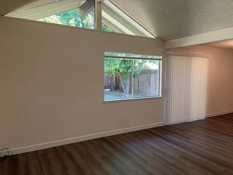 611 Isla Pl — Photo 9