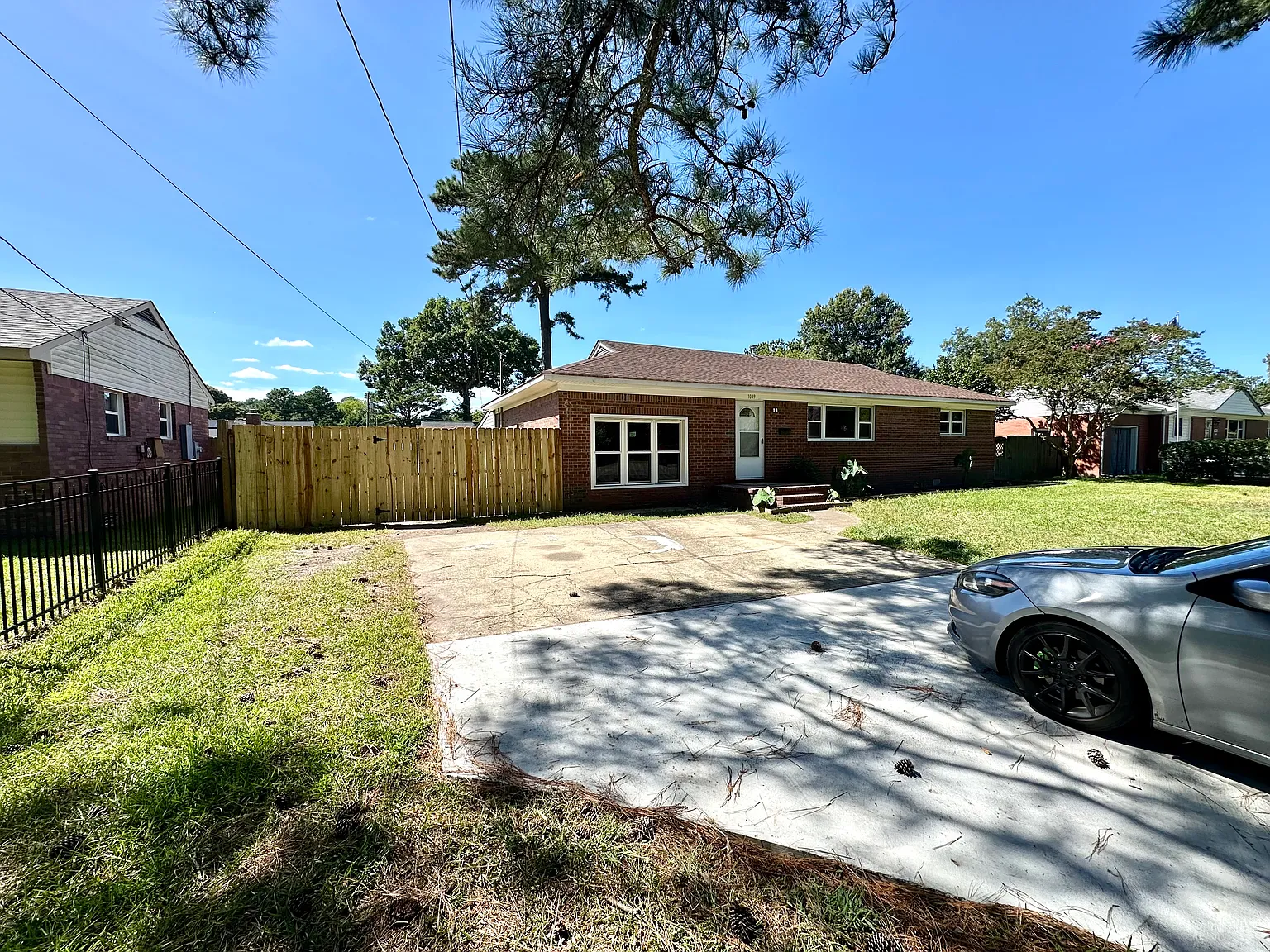 2 bed, 1.5 bath, 1325 sqft, $2,200 — Photo 2