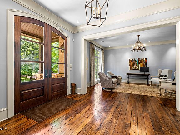 4th image of 1917 Oakleigh Way