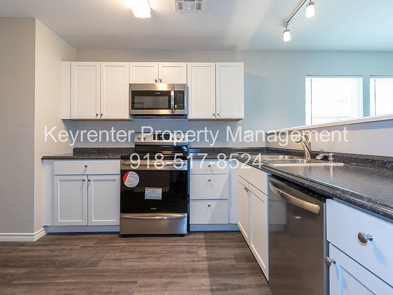 808 N Franklin Ave — Photo 11