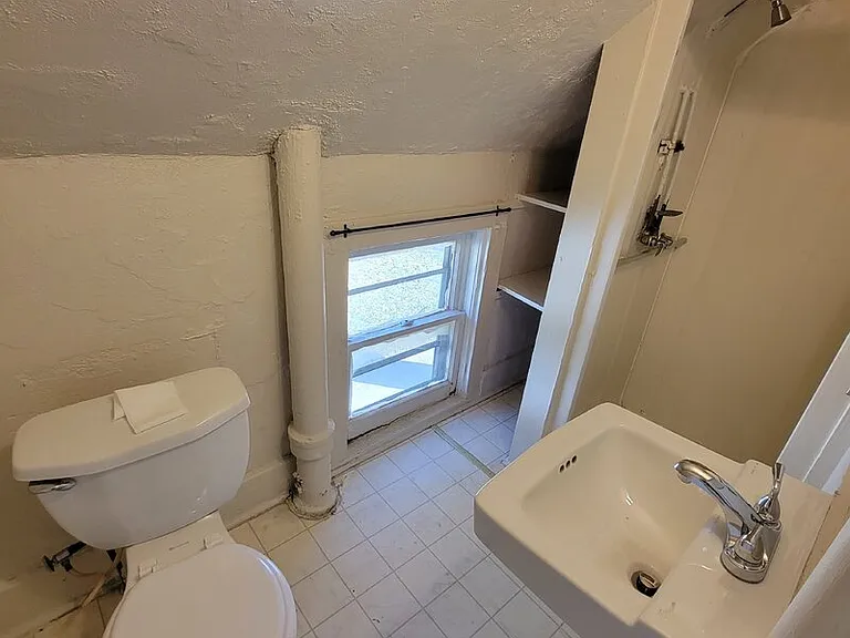 2220 E Walnut St #3 — Photo 8