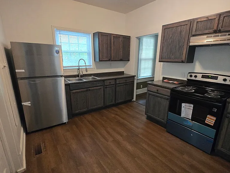 901 Montgomery Ave — Photo 7