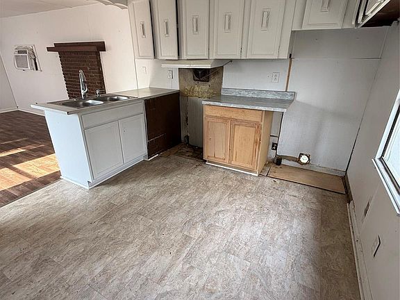 5th image of 100 Stella St