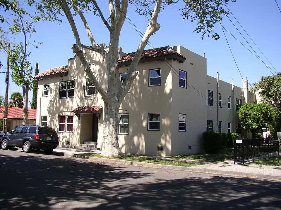 333 W 9th St