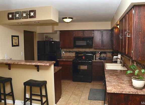 3rd image of 48 Fairview Dr
