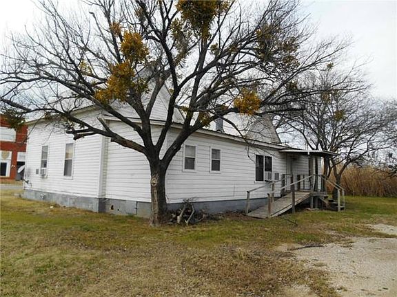 3rd image of 415 N Seaman St