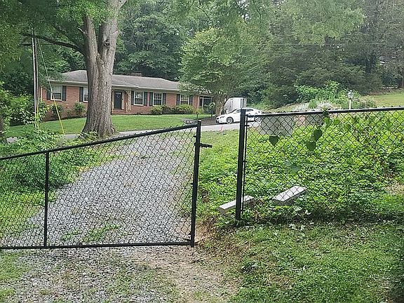 4th image of 1403 Friend Ave