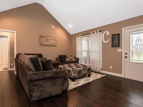5th image of 100 Whirlaway Ct