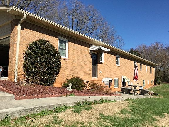 3rd image of 109 Cove Creek Dr